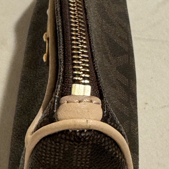 Michael Kors Brown MK Logo Zipper Case - Picture 3 of 5
